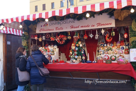サンタクローチェ広場のクリスマスマーケット