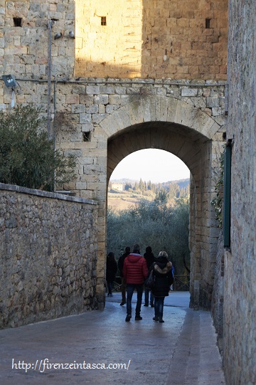 モンテリッジョーニの町の門