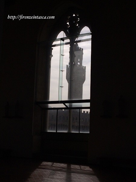 オルサンミケーレ教会から見えるヴェッキオ宮殿
