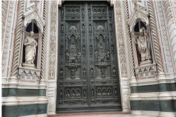フィレンツェの大聖堂のメインゲート